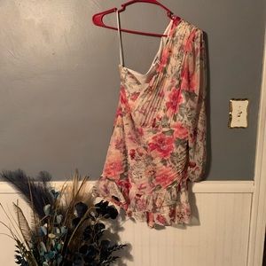 One shoulder/sleeve flowery dress